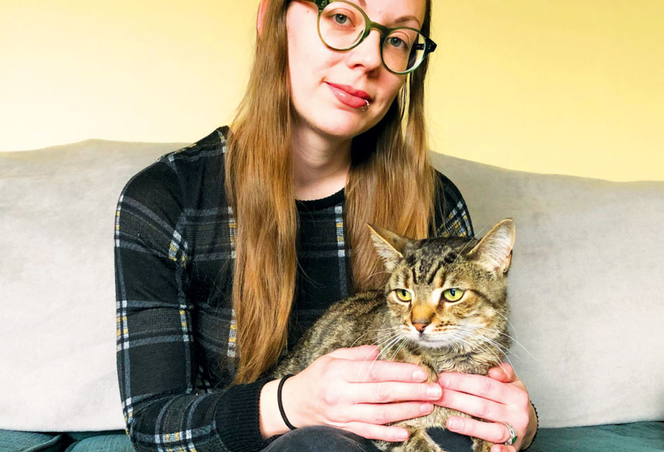 Cat owner gives her cat CBD